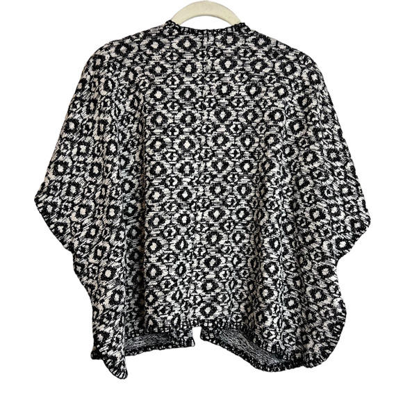 Old Navy Womens Short Open Front Cardigan M/L Black White Knit Kimono Sleeve - Picture 3 of 6